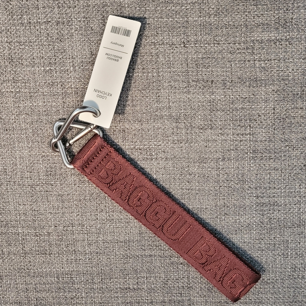BAGGU Medium Bowler Bag and Logo Keychain in Mahogany - Picture 10 of 12